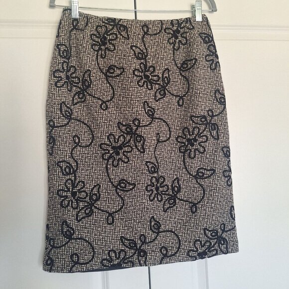 💙 Talbots Floral Embroidered Wool Pencil Skirt Size 8 Fall Warm Classy Preppy - Picture 2 of 8
